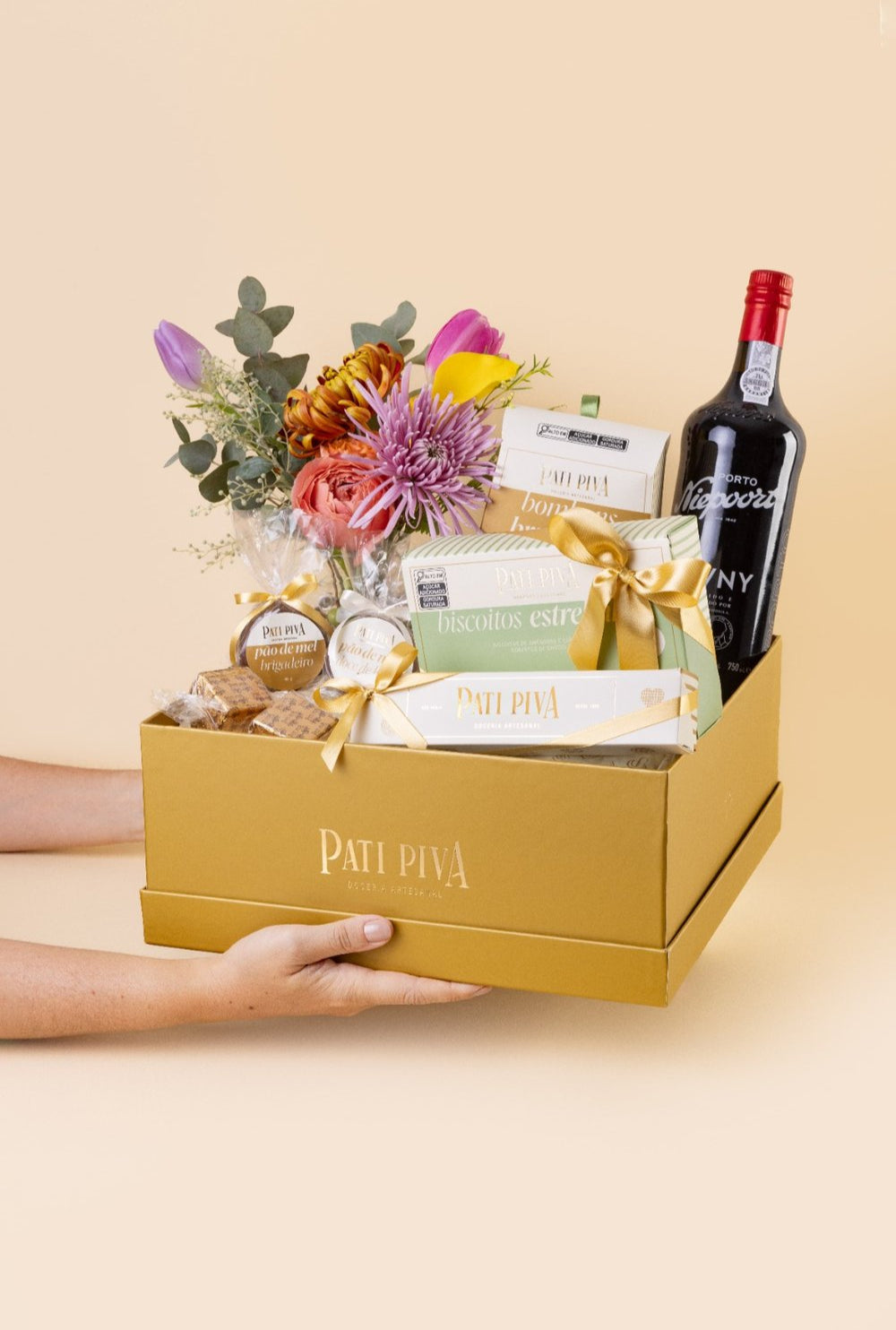 Cesta G - Doces, Flores e Vinho