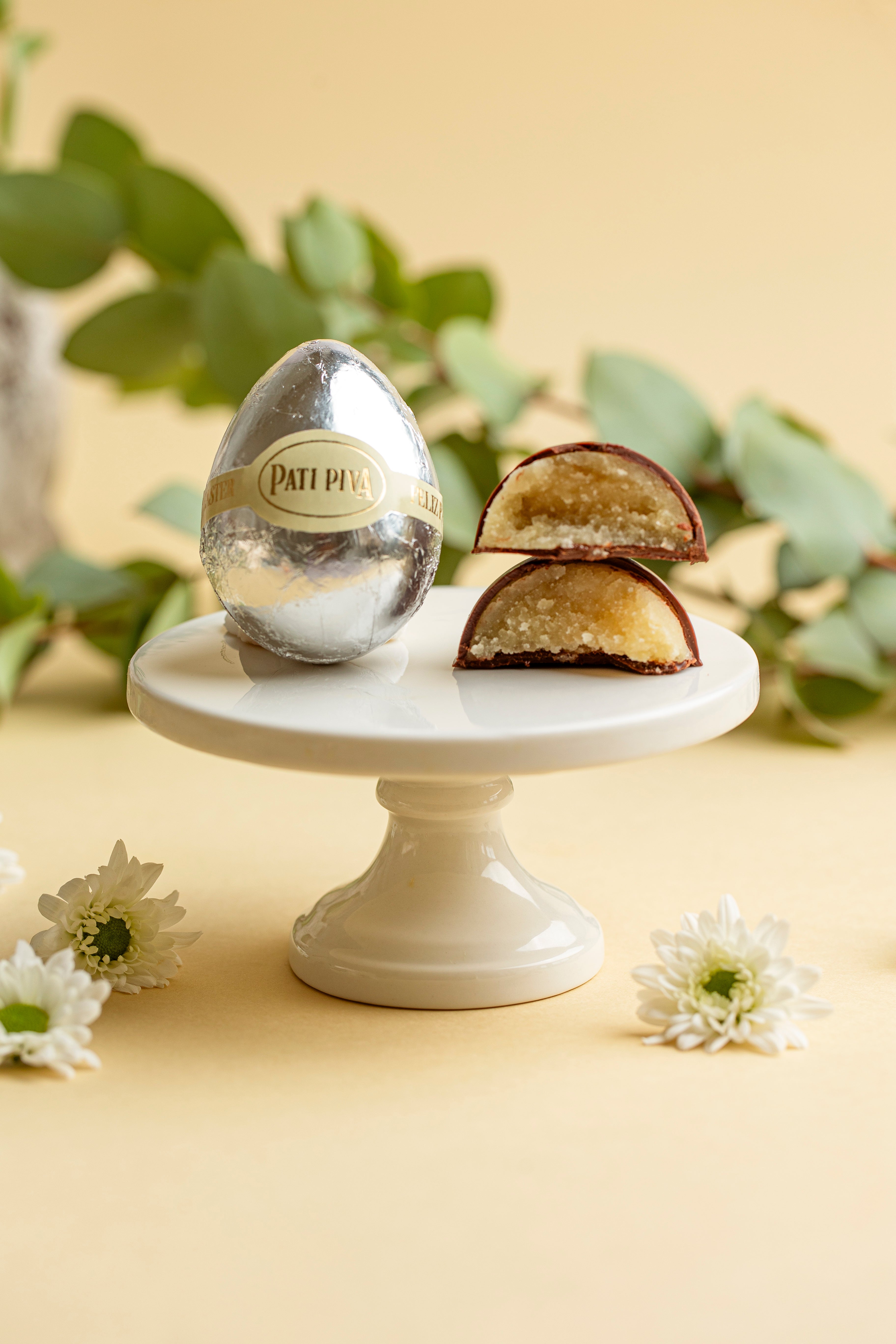 Ovo de Galinha - Marzipan Meio-Amargo (UN)