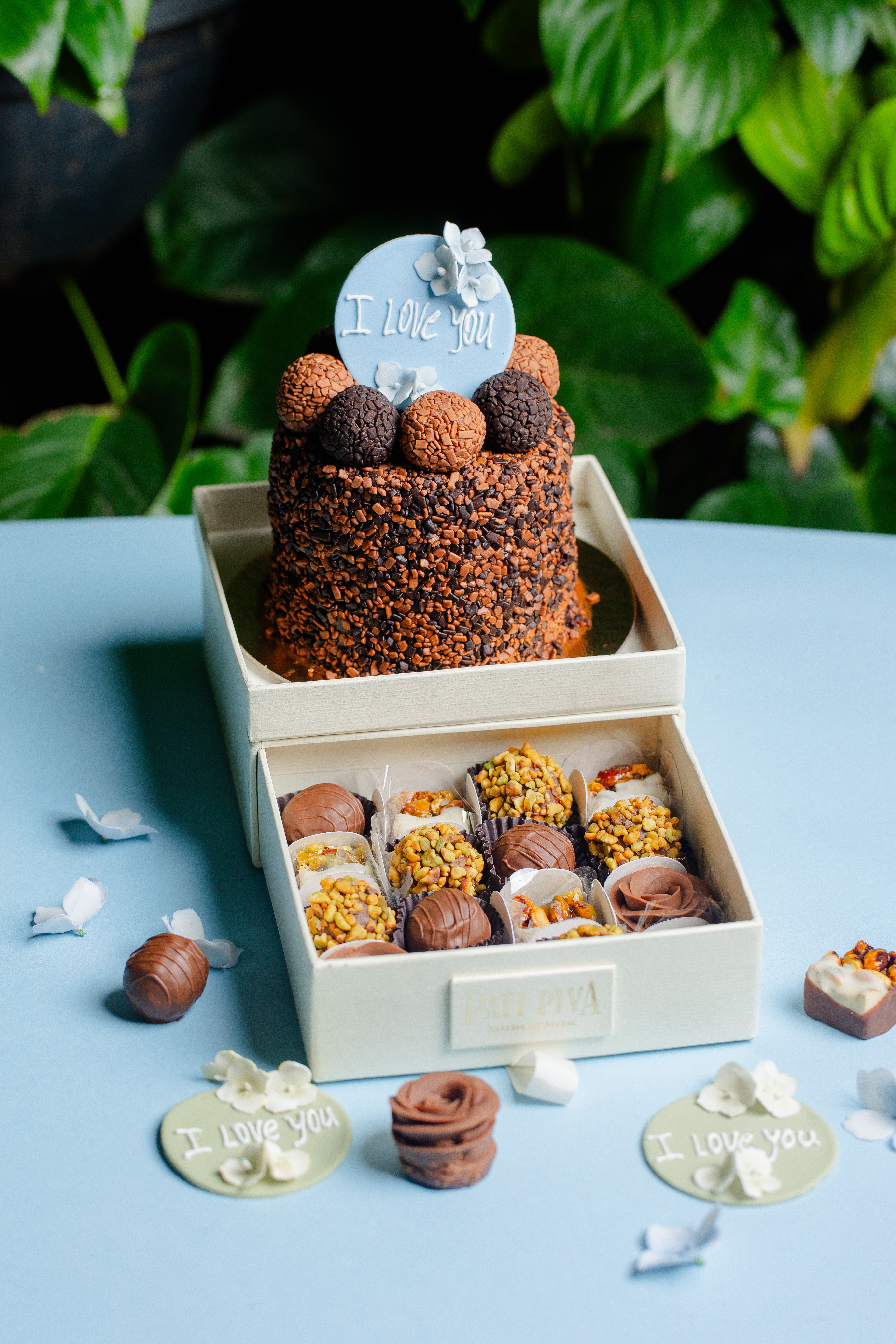 Kit Especial dia das Mães - Bolo de brigadeiro e docinhos