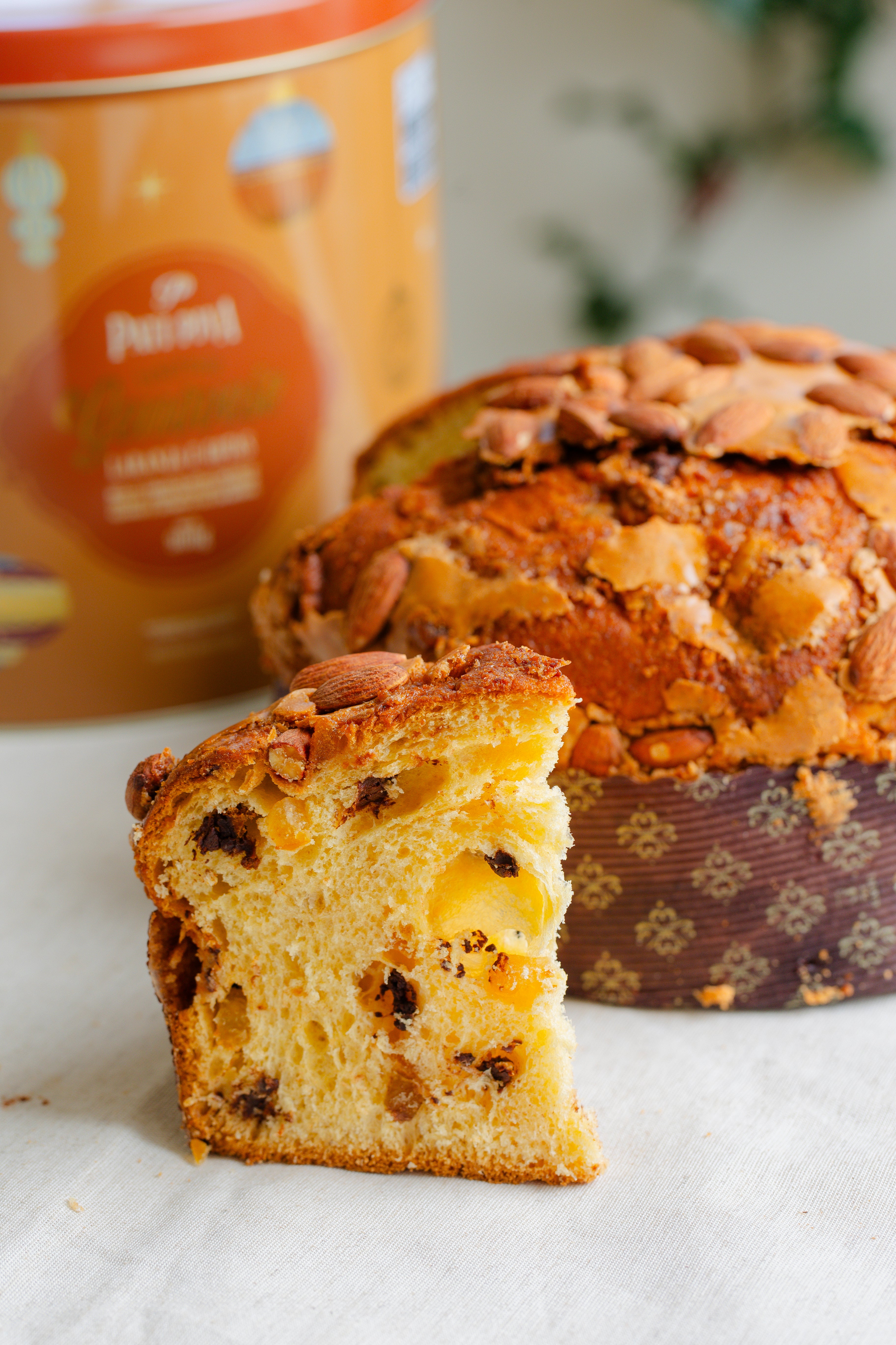 Panettone Meio Amargo com Laranja - Com Crosta de Amêndoas