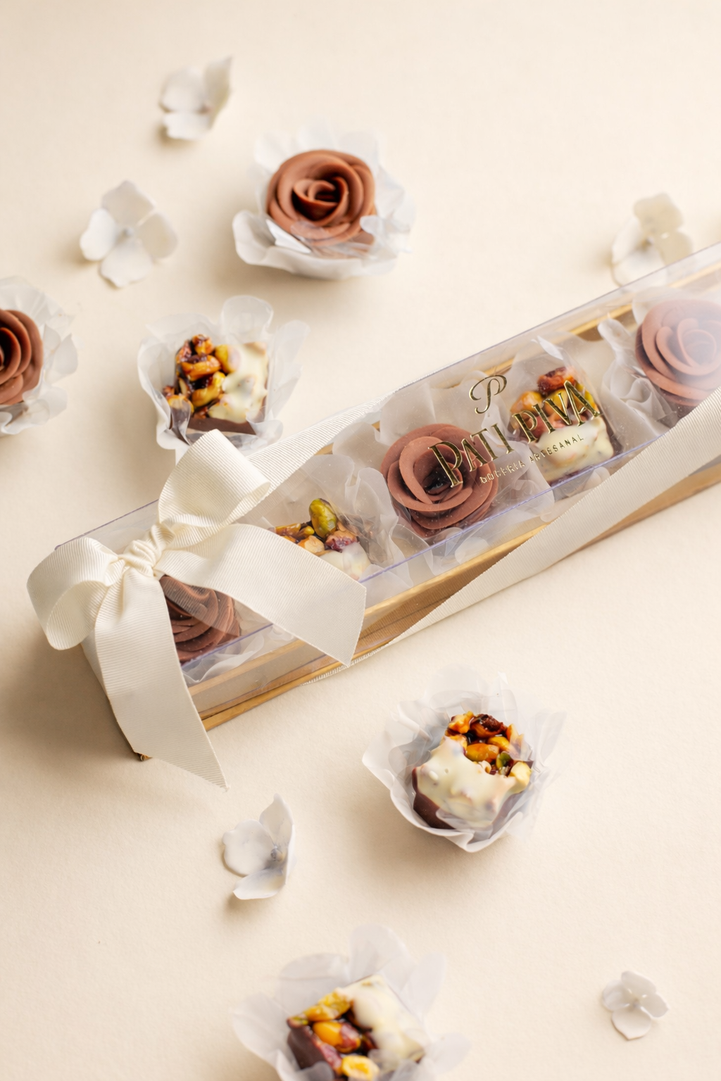 Caixa com Rosas ao Leite e Puxa Puxa de Pistache - Dia das Mães