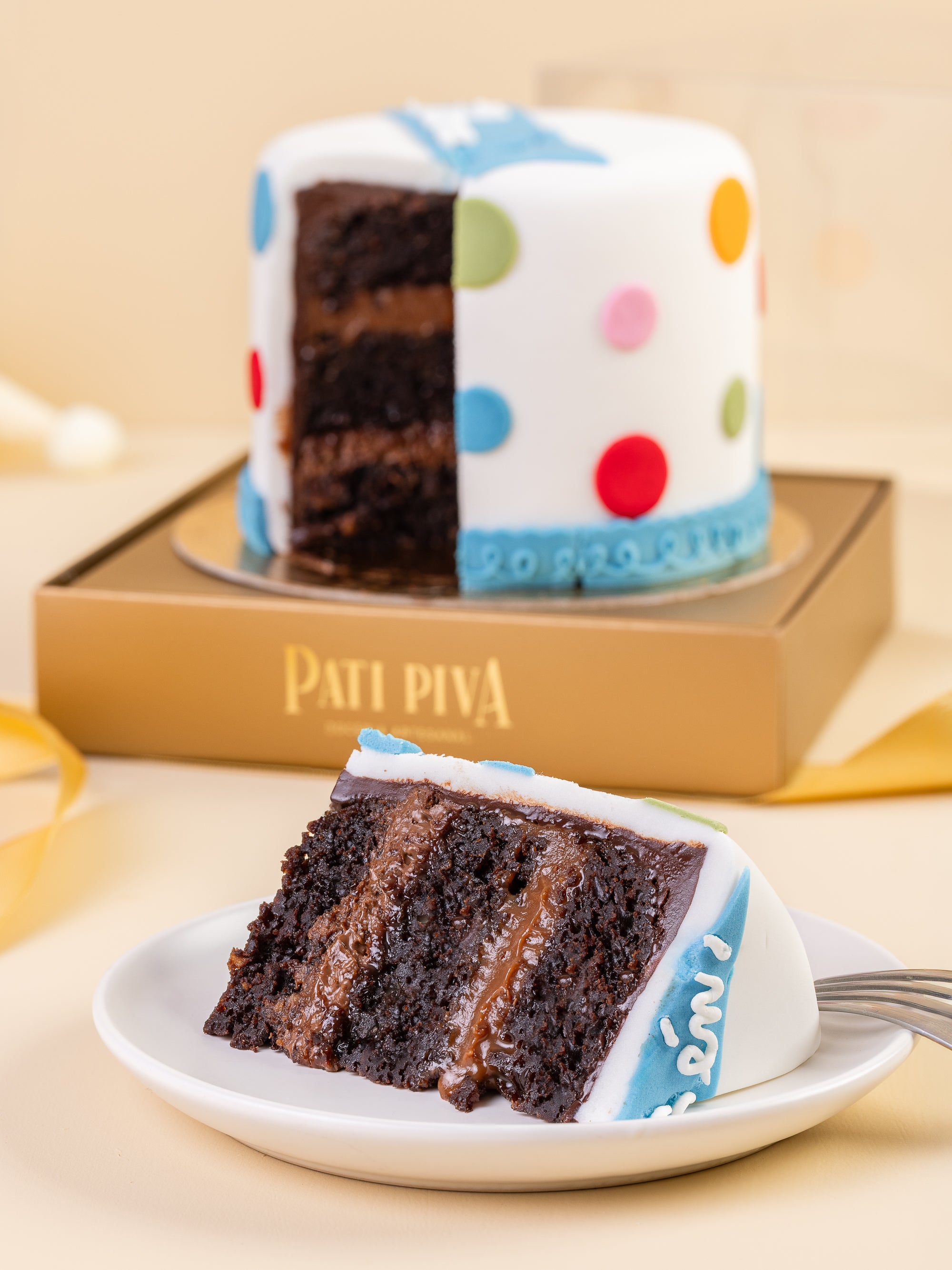 Bolo Parabéns Bolinhas - Para 6 Pessoas