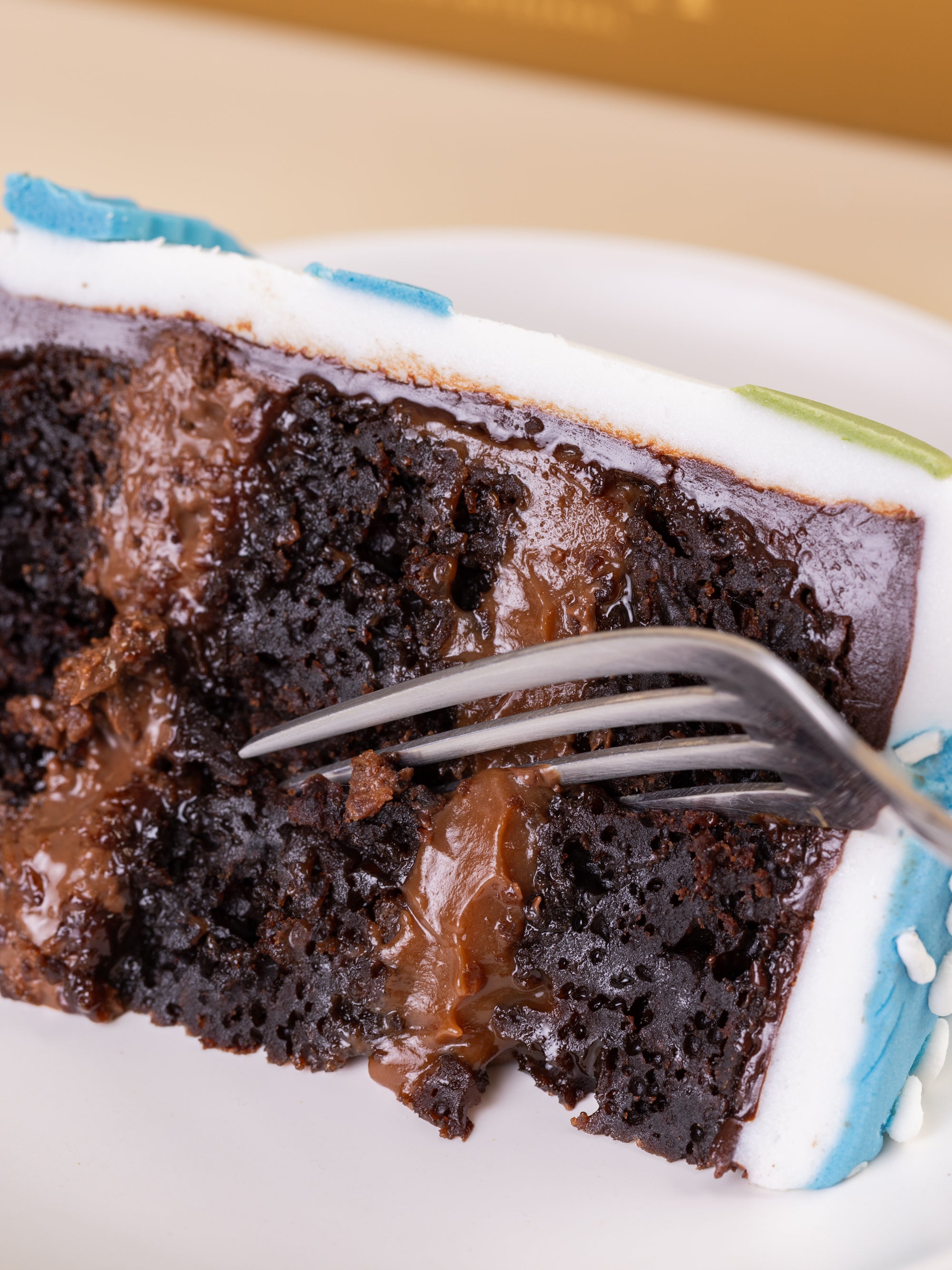 Bolo Parabéns Bolinhas - Para 6 Pessoas