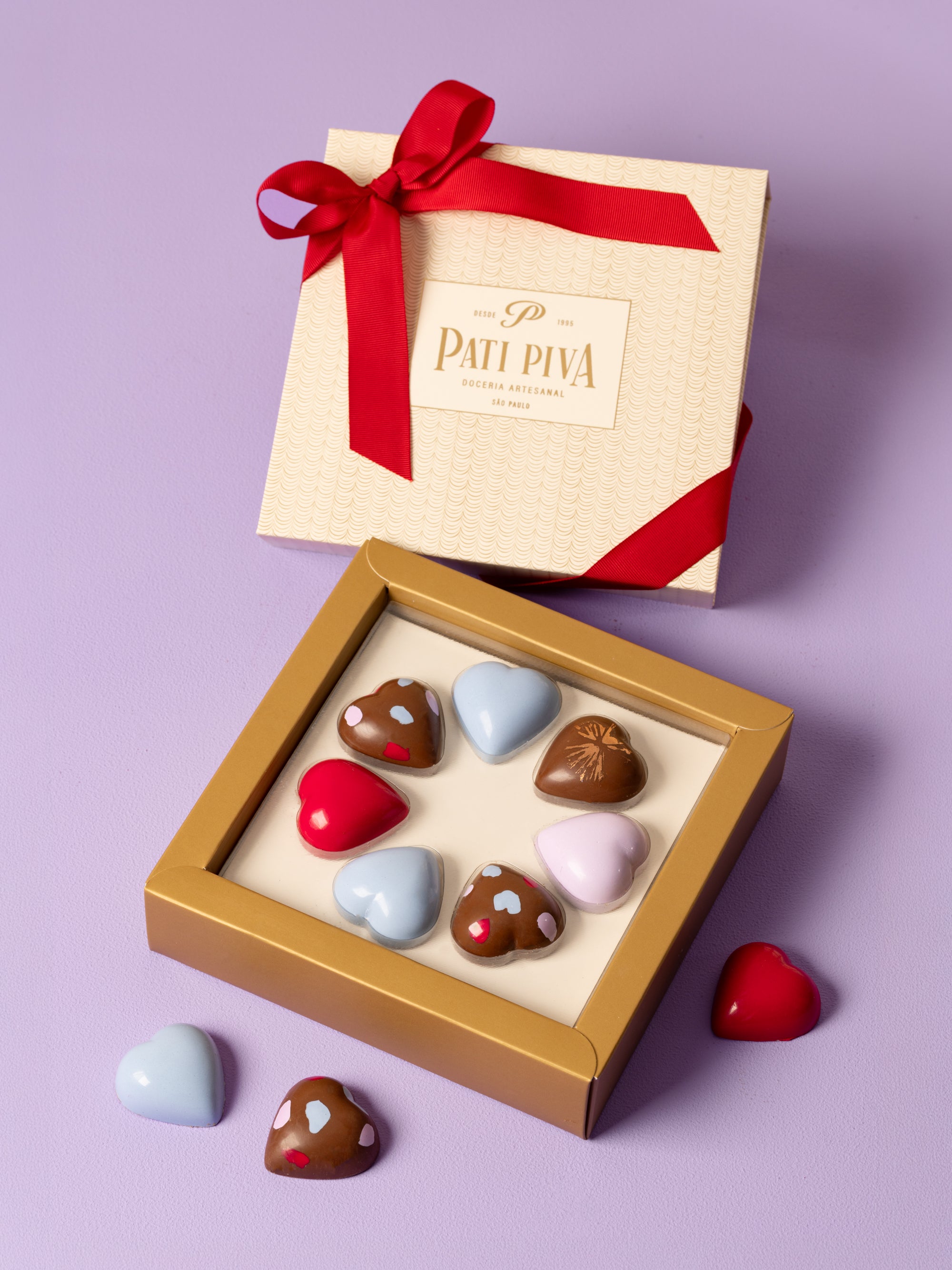 Cesta Dia dos Namorados Quadrada com Doces e Vinho Italiano