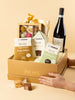Cesta G com Vinho Tinto e Doces