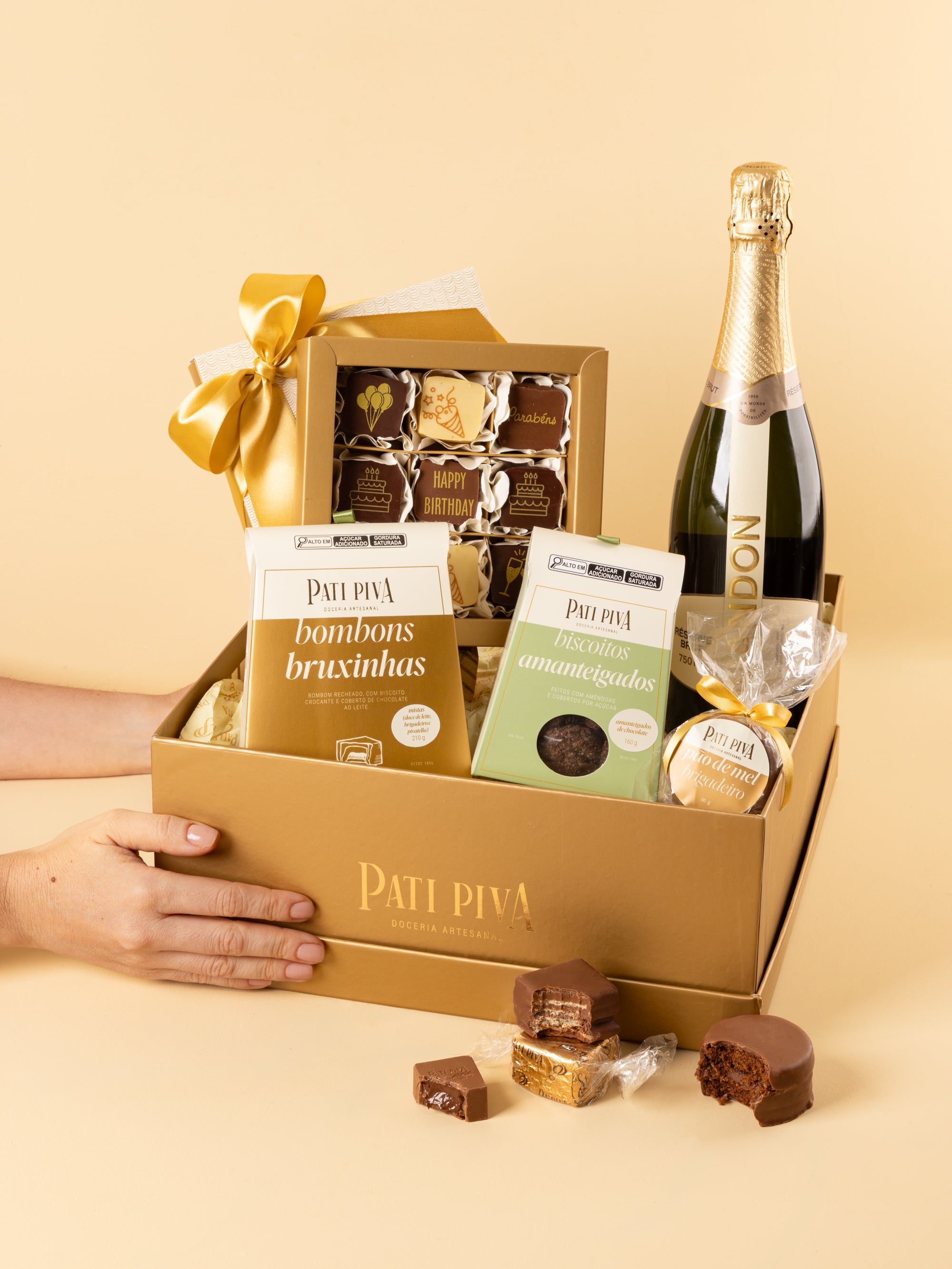 Cesta Feliz Aniversário com Chandon e Doces