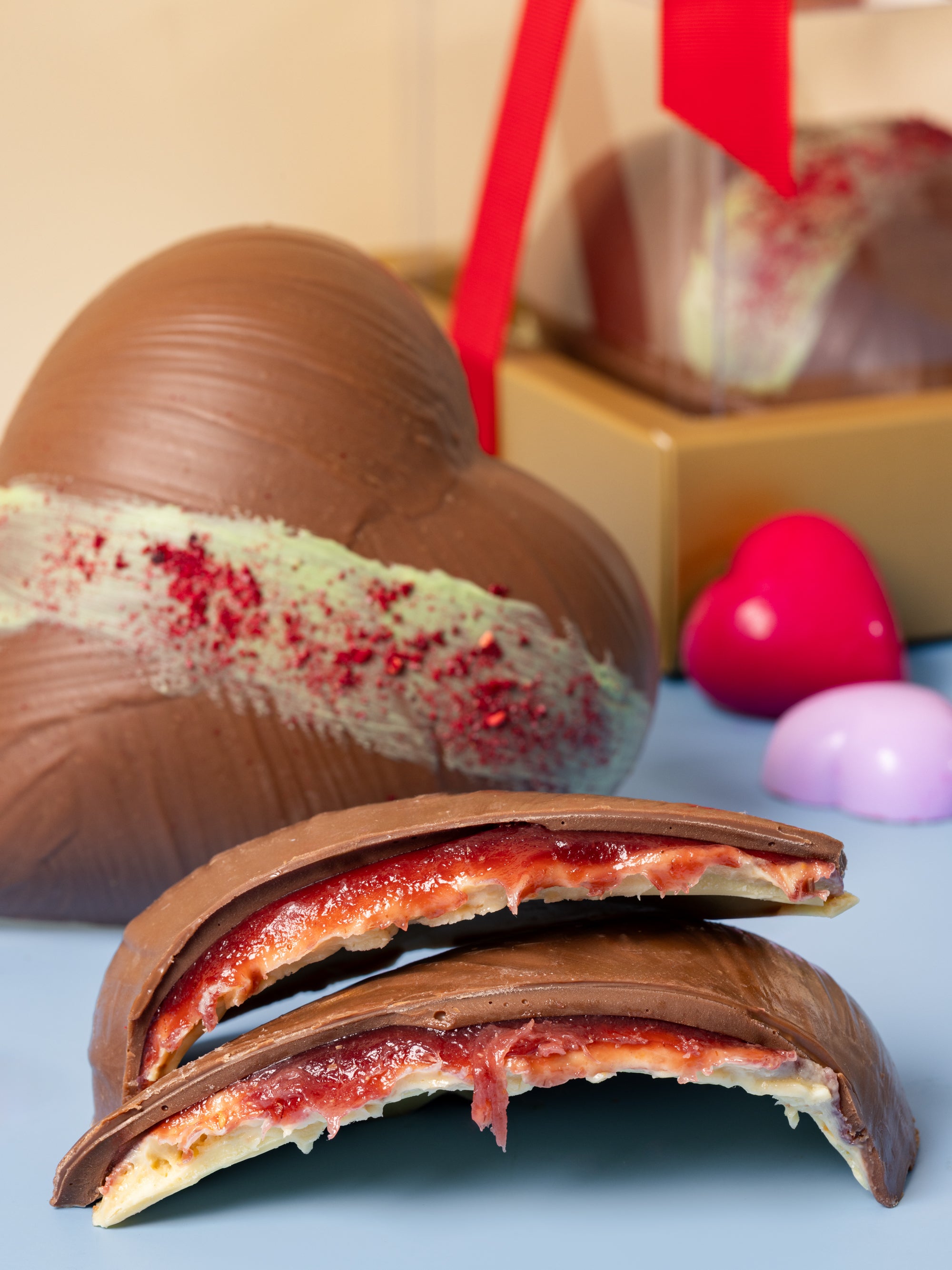 Cesta Dia dos Namorados Quadrada com Doces e Vinho Italiano