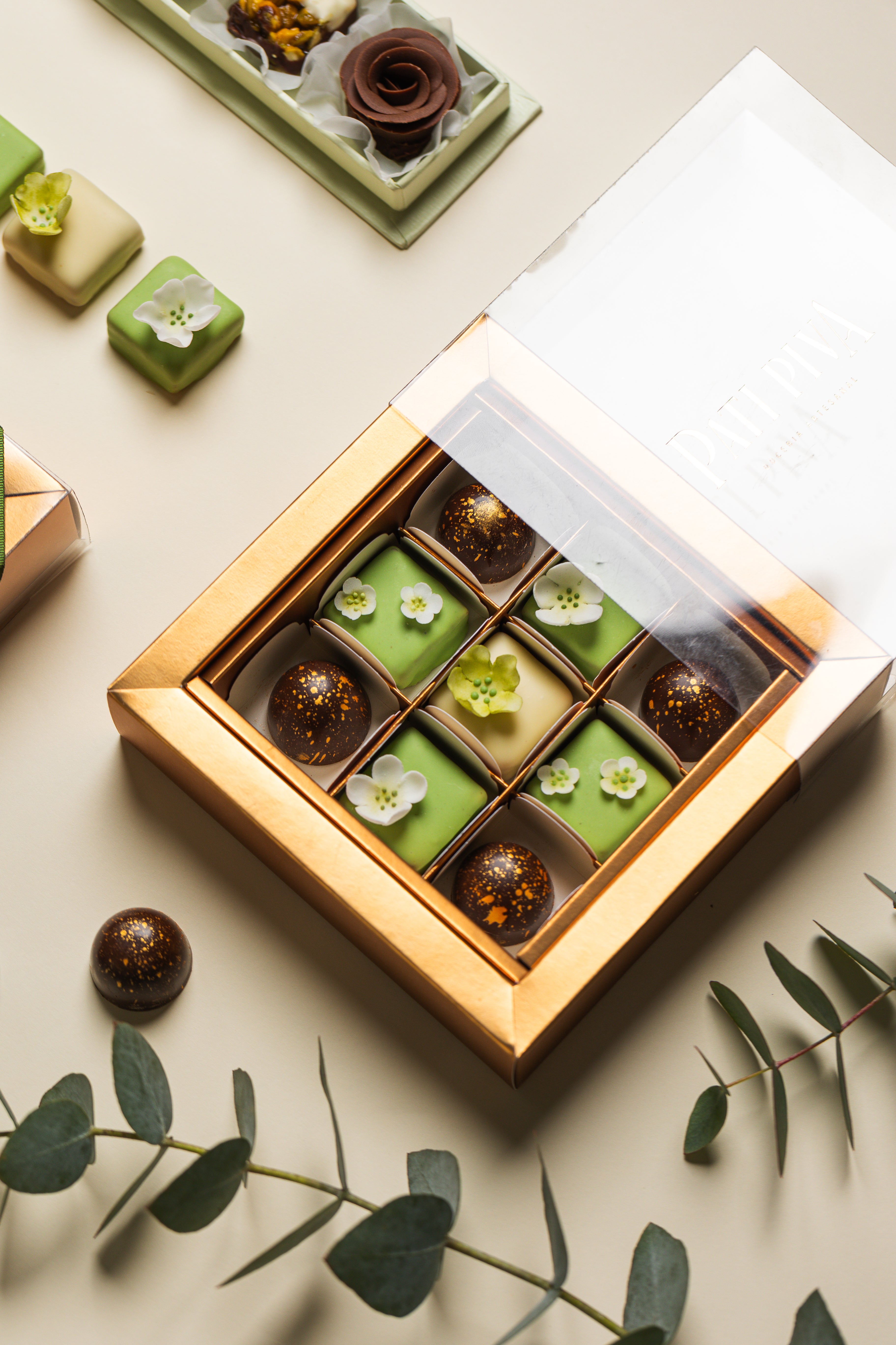 Gaveta com 9 bombons com flores de açúcar - Dia das Mães