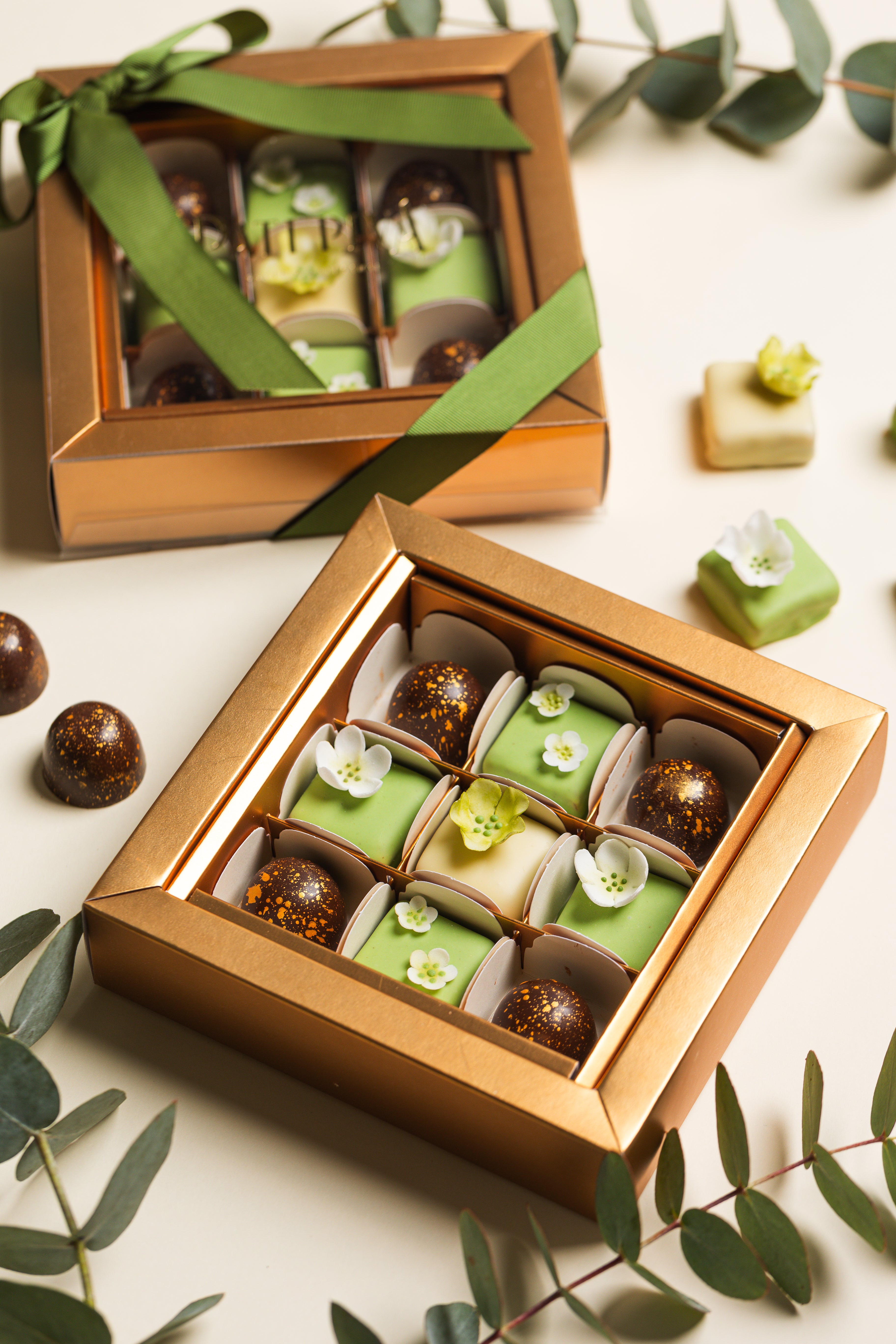 Gaveta com 9 bombons com flores de açúcar - Dia das Mães