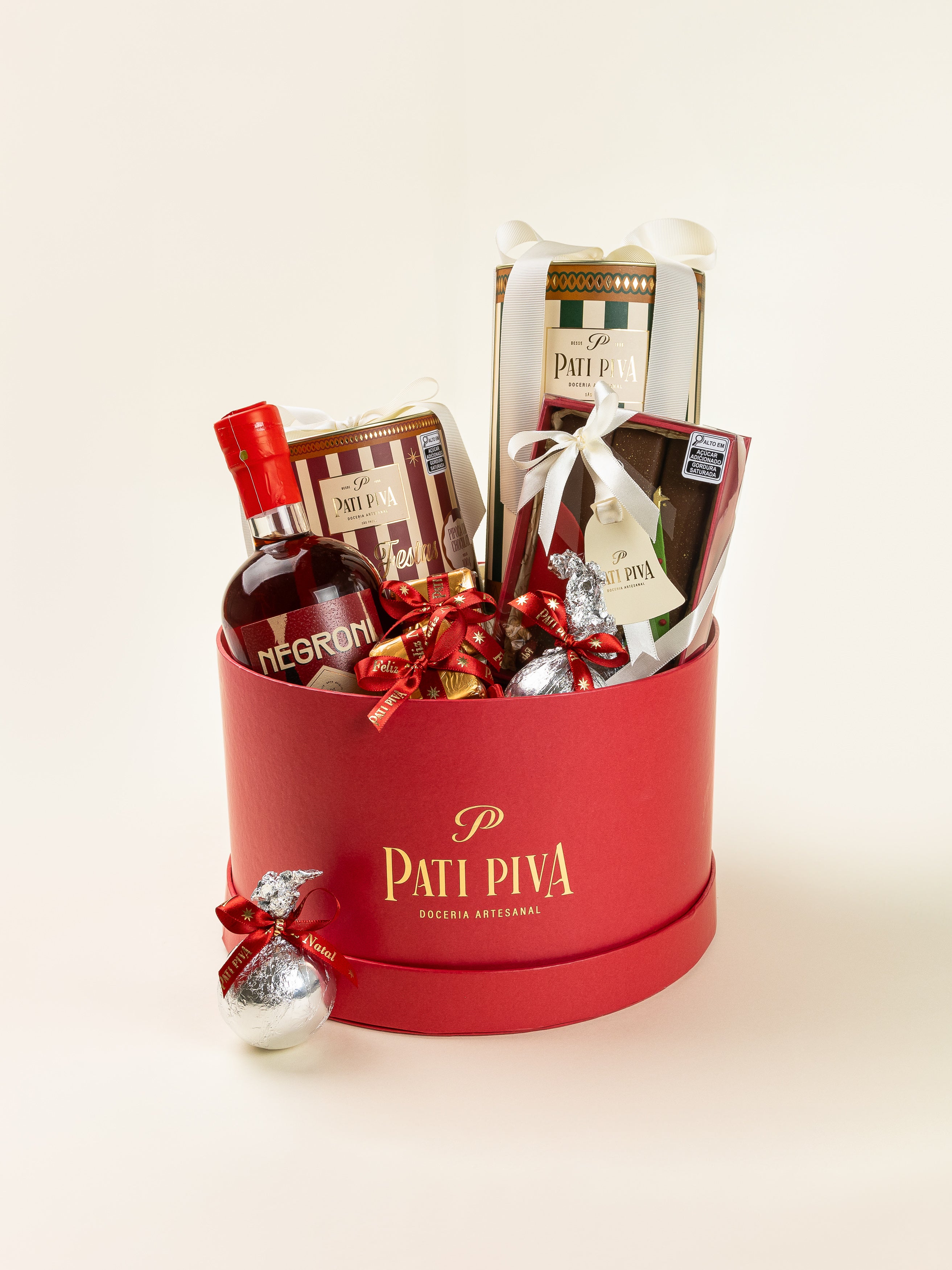 Cesta Natalina Vermelha Redonda com Doces e Negroni