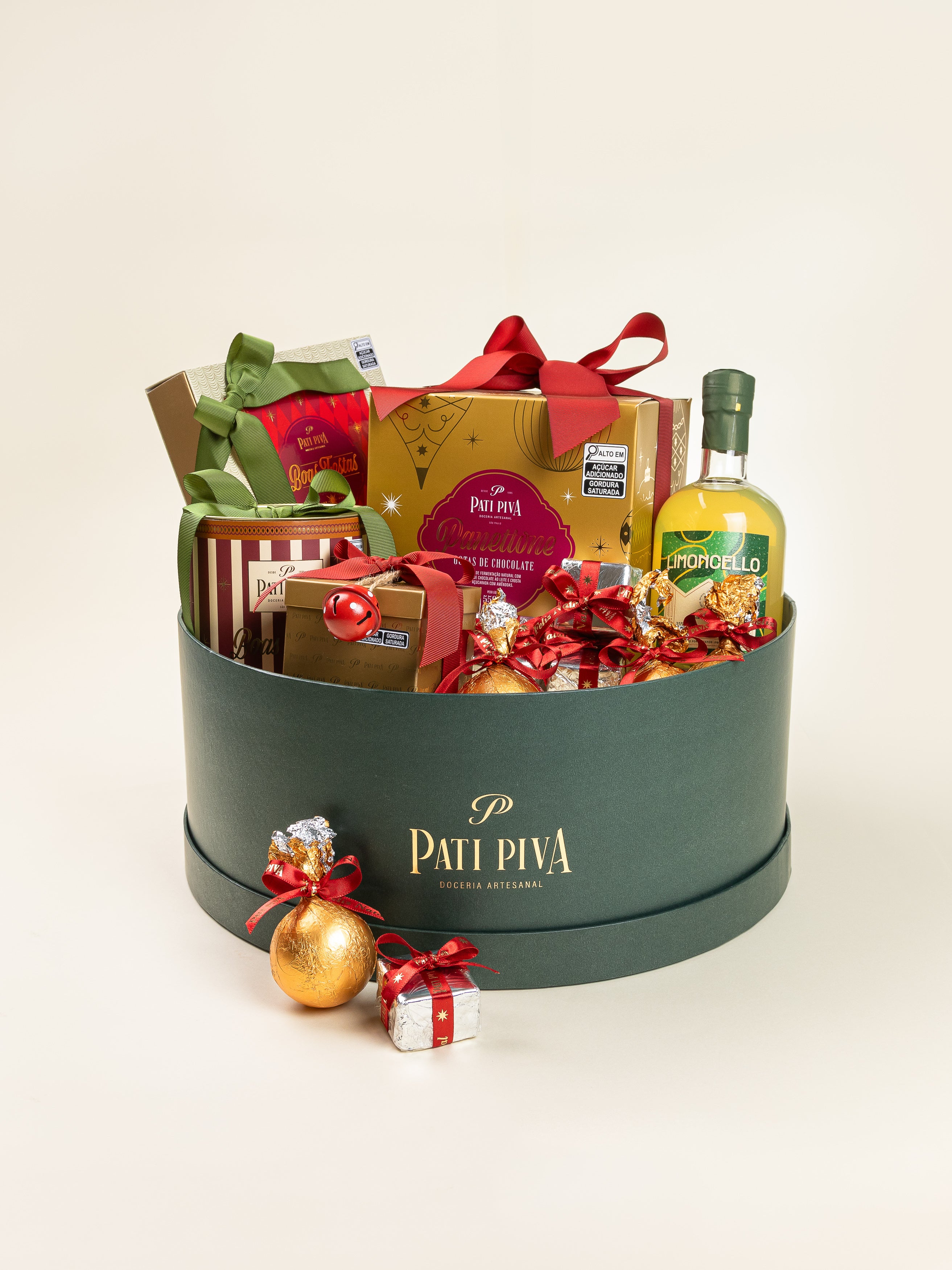 Cesta Natalina com Doces e Limoncello