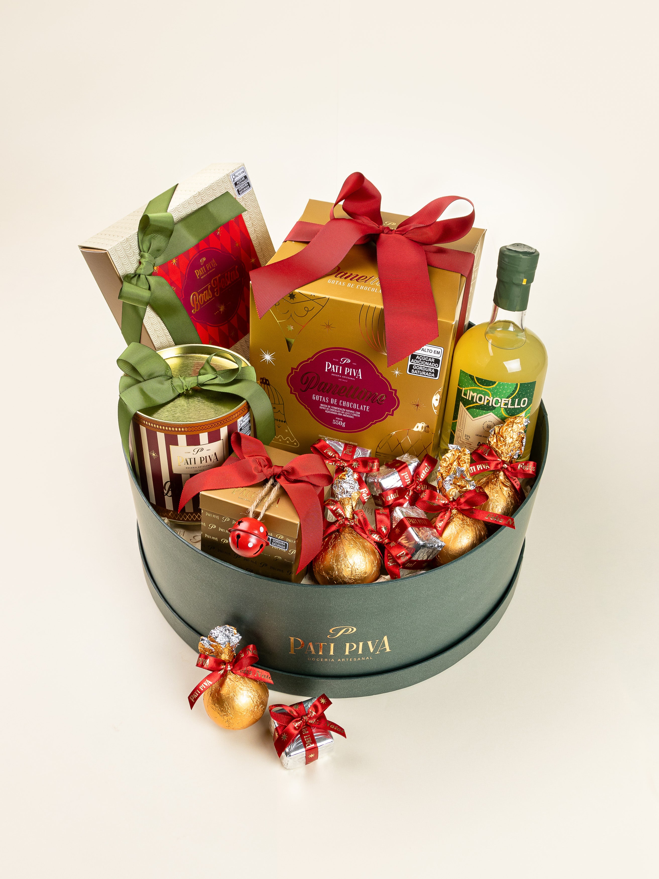 Cesta Natalina com Doces e Limoncello