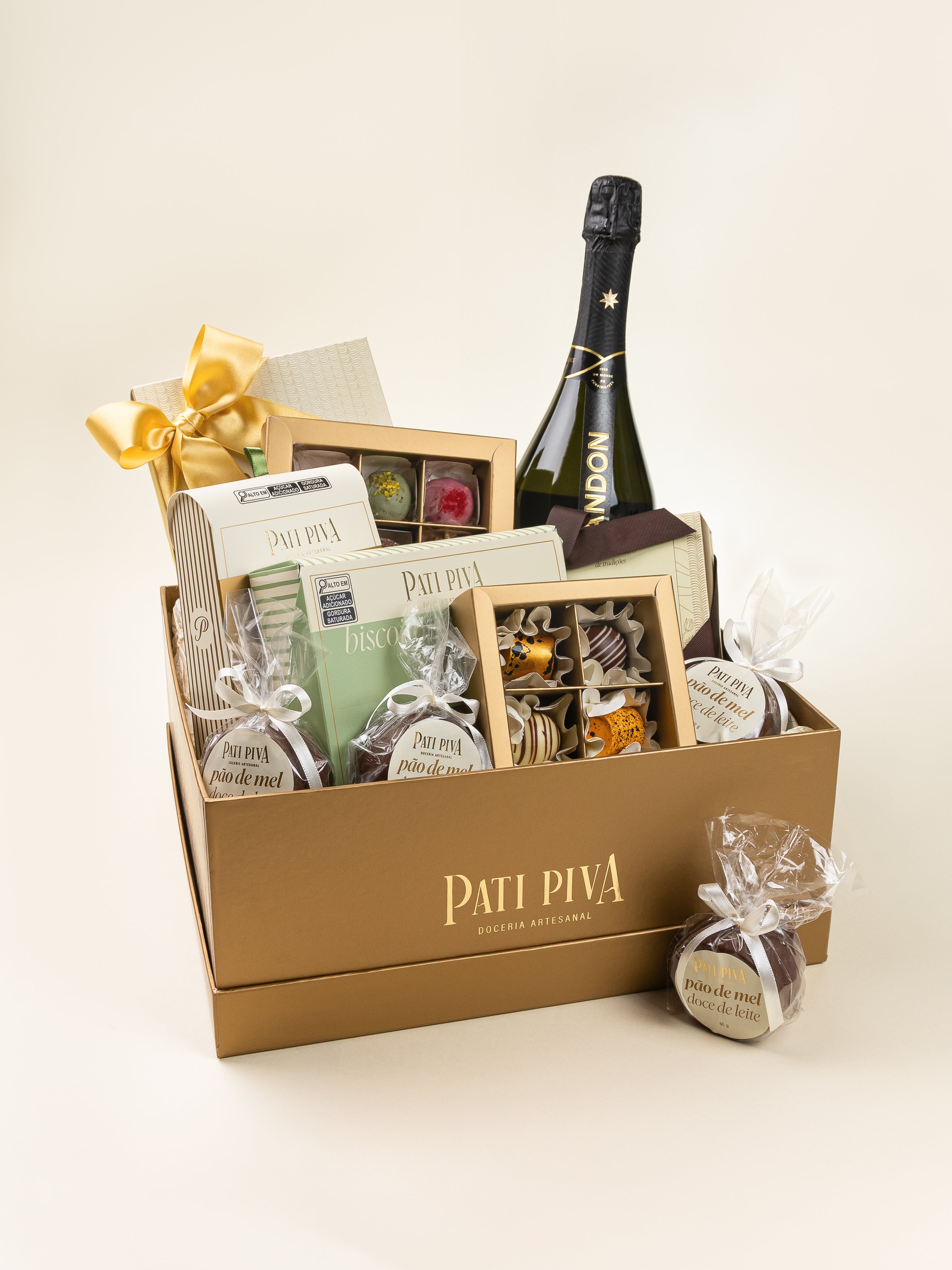 Cesta de Reveillon com Docinhos e Chandon Excellent