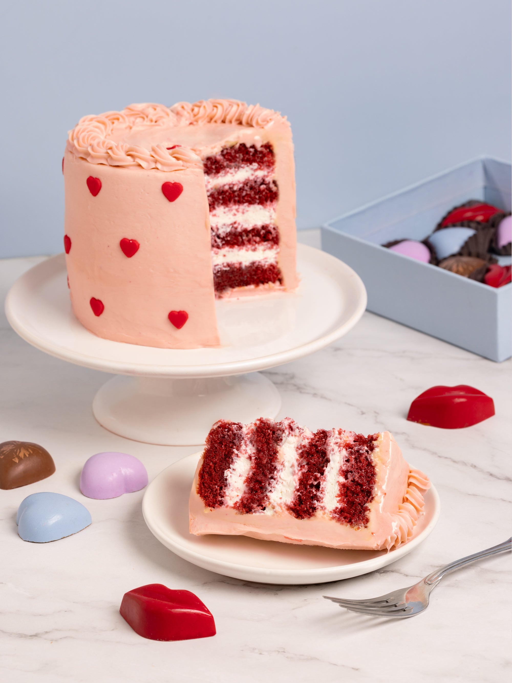 Kit com Bolo Red Velvet com 16 Bombons