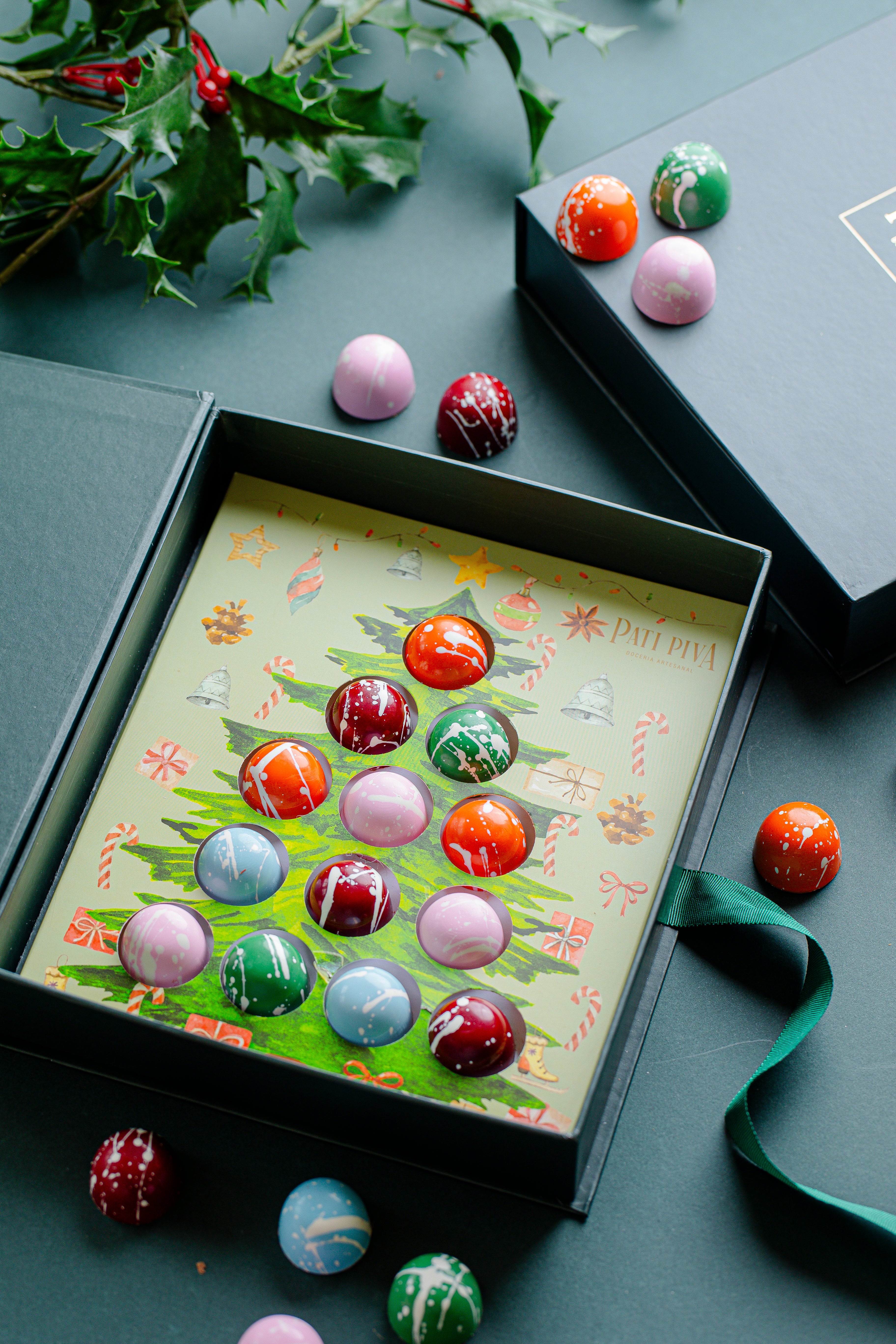 Caixa Livro - Com Bombons Pintados