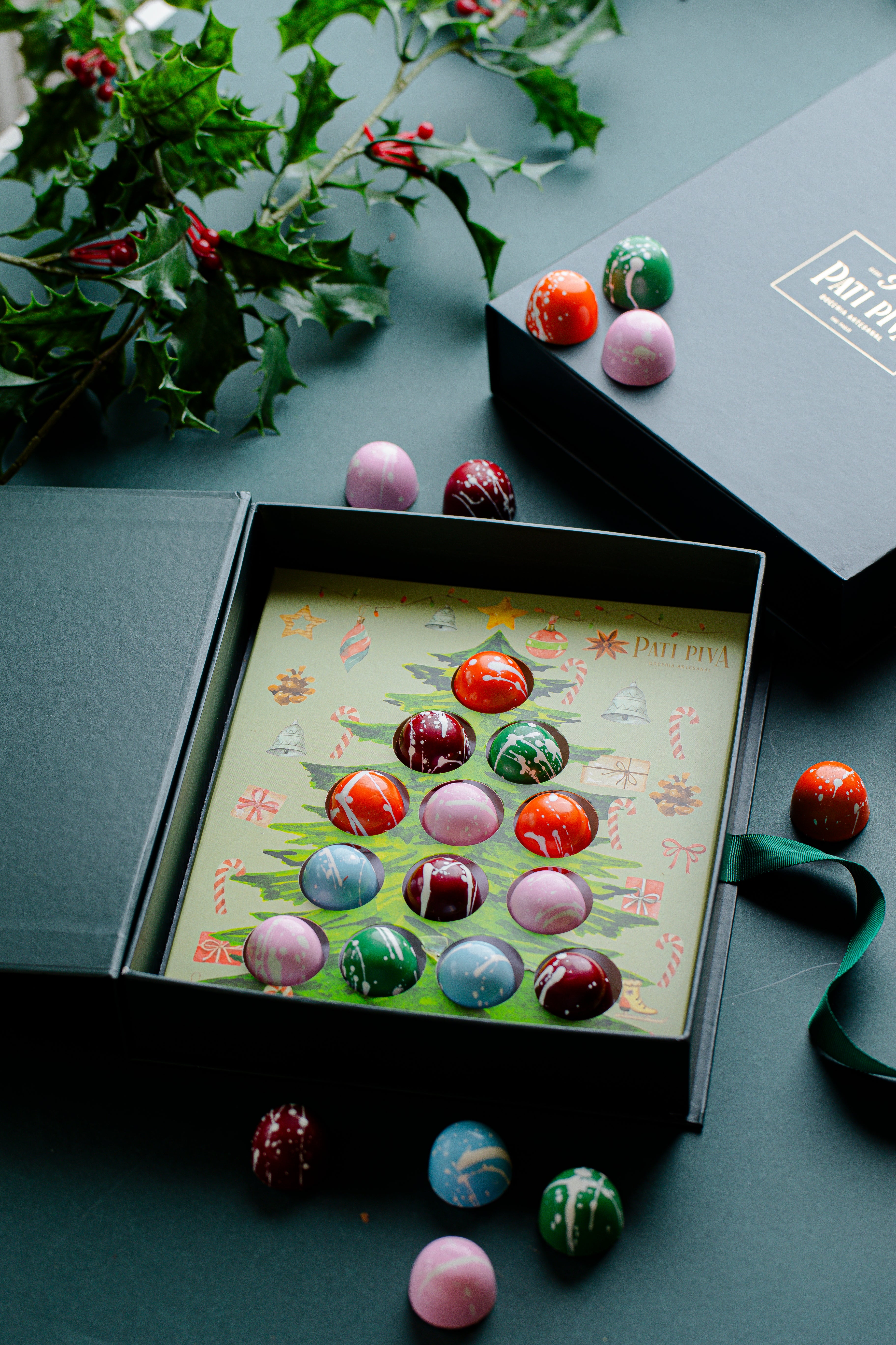 Caixa Livro - Com Bombons Pintados