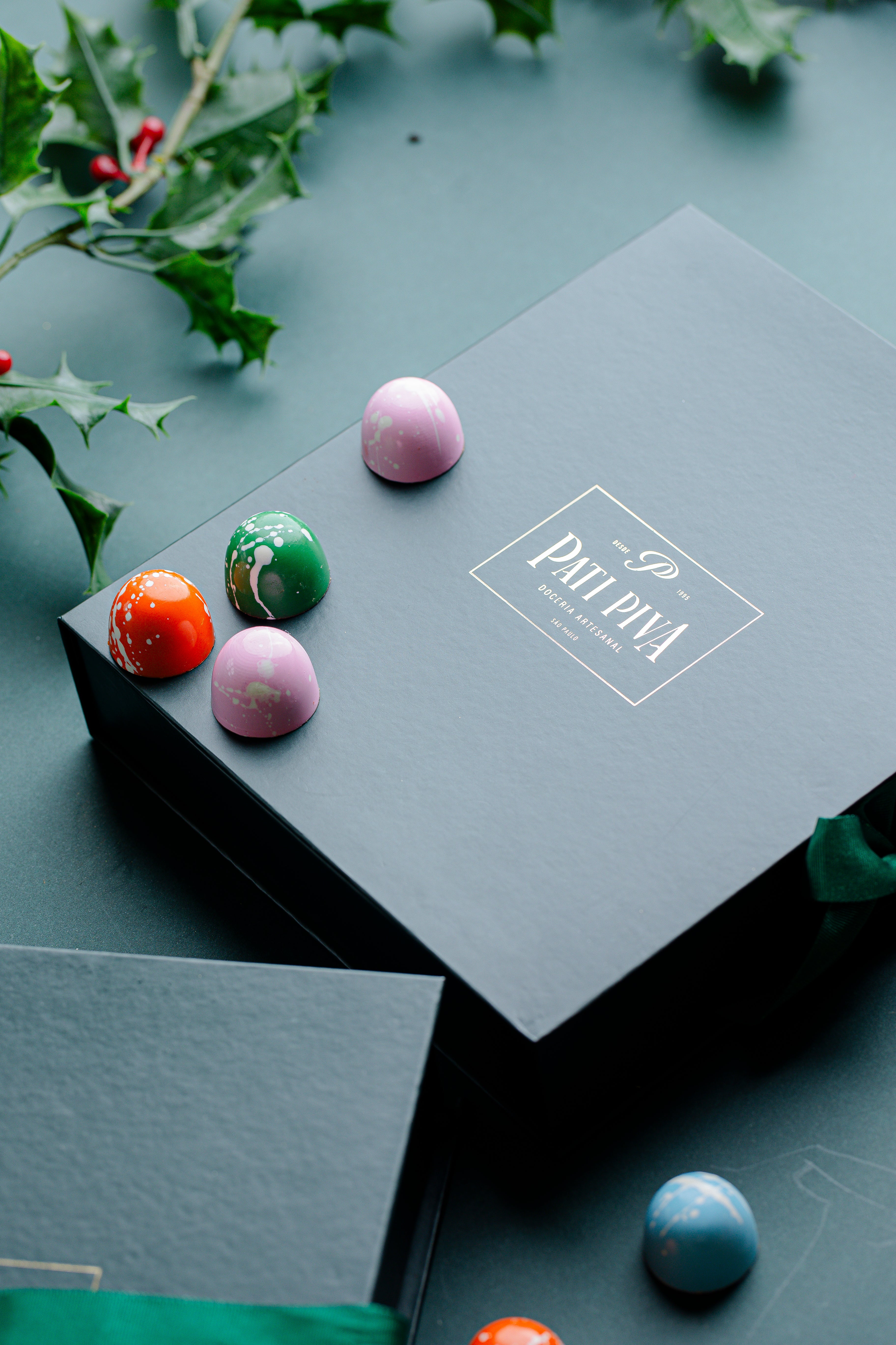 Caixa Livro - Com Bombons Pintados