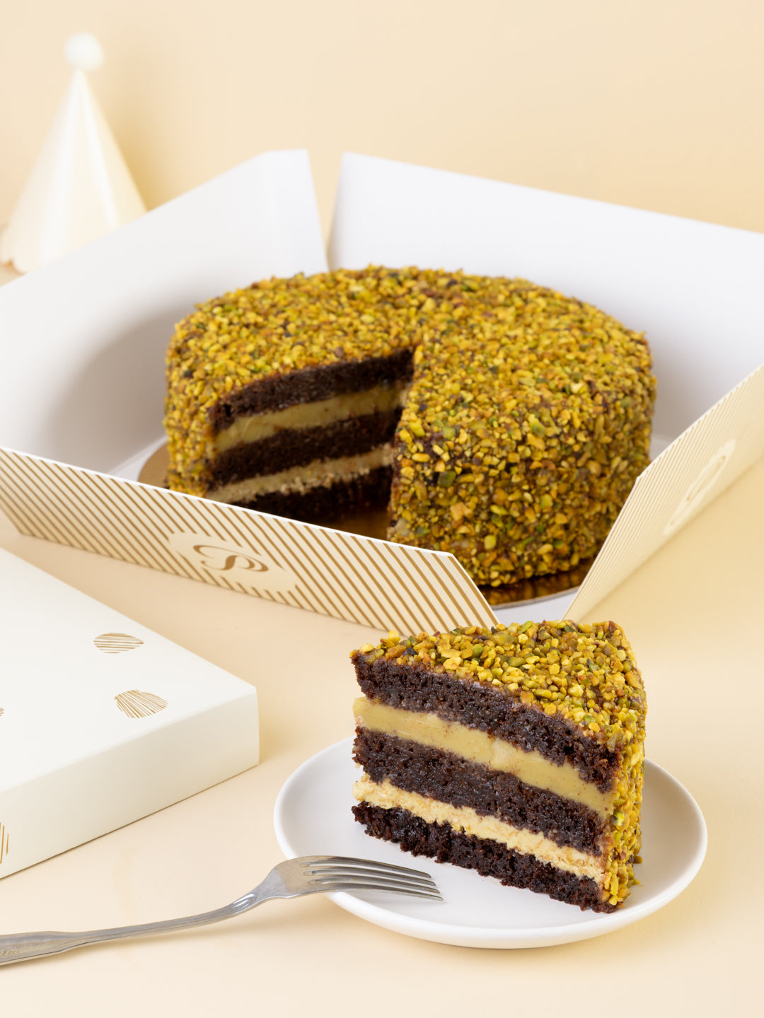 Bolo de Chocolate com Brigadeiro de Pistache - UN