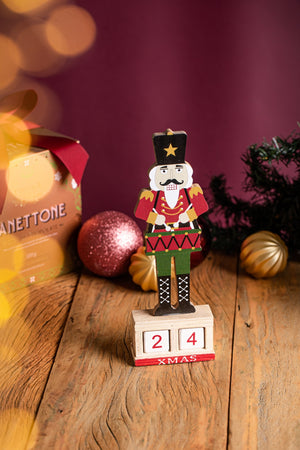 Quebra Nozes com Calendário - Decorativo