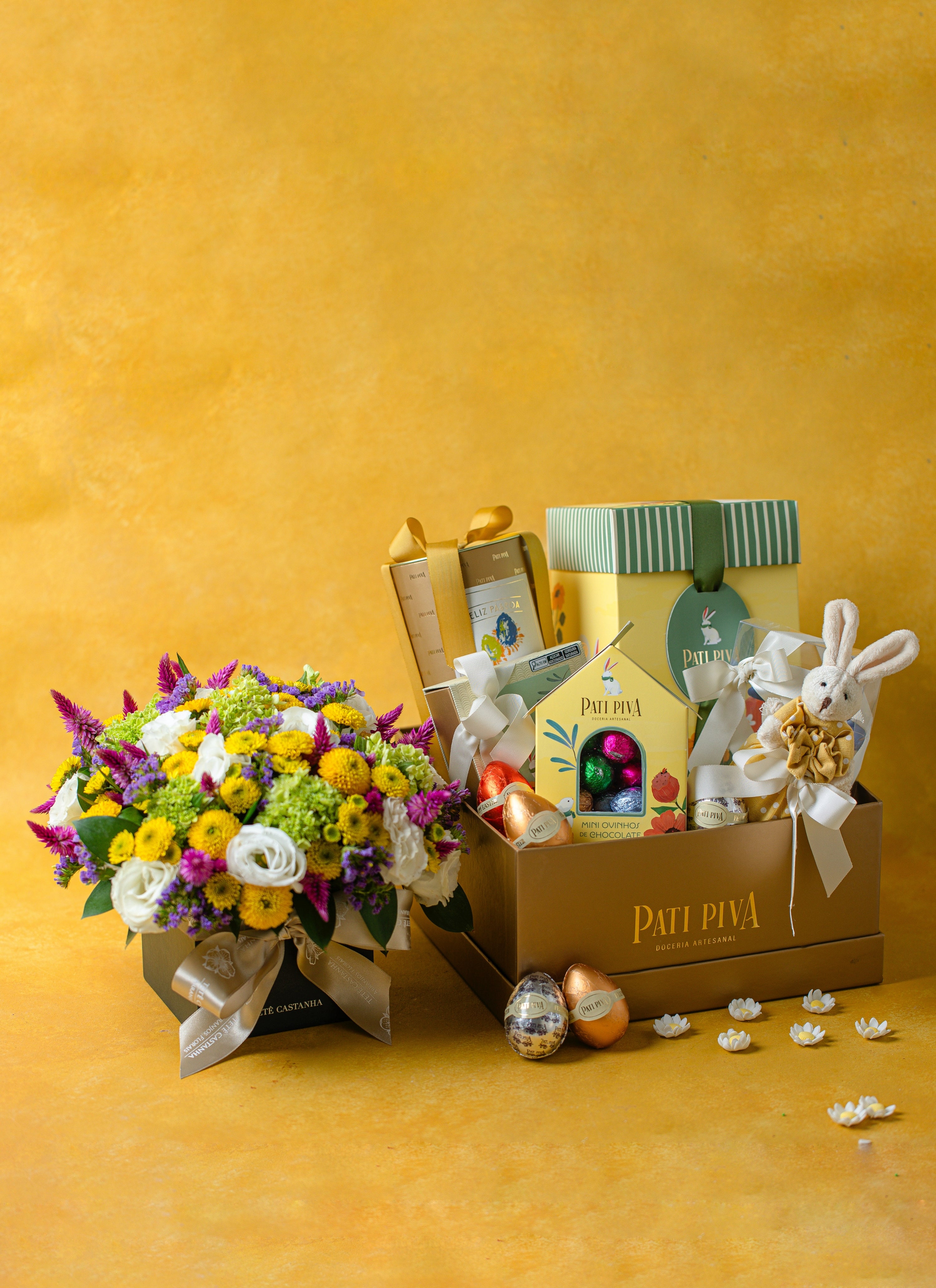 Cesta Quadrada de Páscoa - Tamanho M com Flores da Tetê Castanha